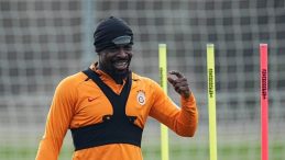 Galatasaray’a Aurier müjdesi! Takımla çalıştı
