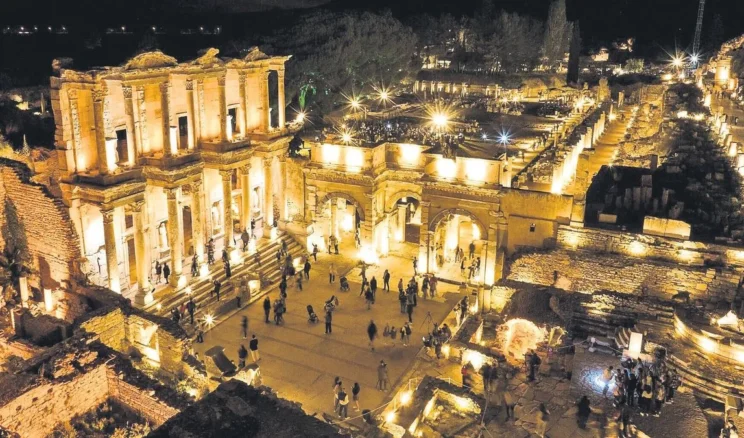 Gece müzeciliği Efes’e nefes oldu