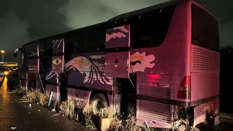 İstanbul Arnavutköy’de kalp krizi geçirip kaza yapan otobüs şoförü öldü