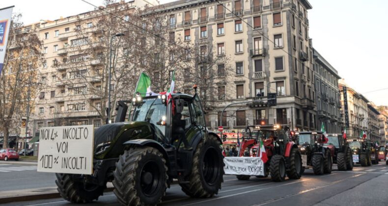 İtalya’da çiftçiler, Milano kent merkezinde protesto düzenledi