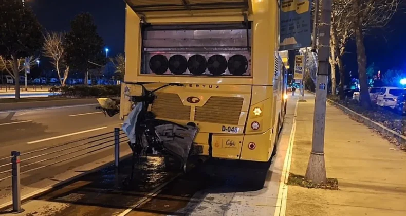 Otomobil, İETT otobüsüne arkadan çarptı: 1 ölü, 1 yaralı!