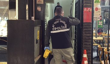 Sakarya’da eski polis, sevgilisini boğazından defalarca bıçakladı